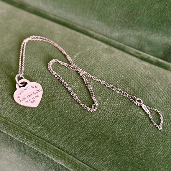 Tiffany & Co. Return to Tiffany™ Medium Pendant Necklace - Picture 6 of 6